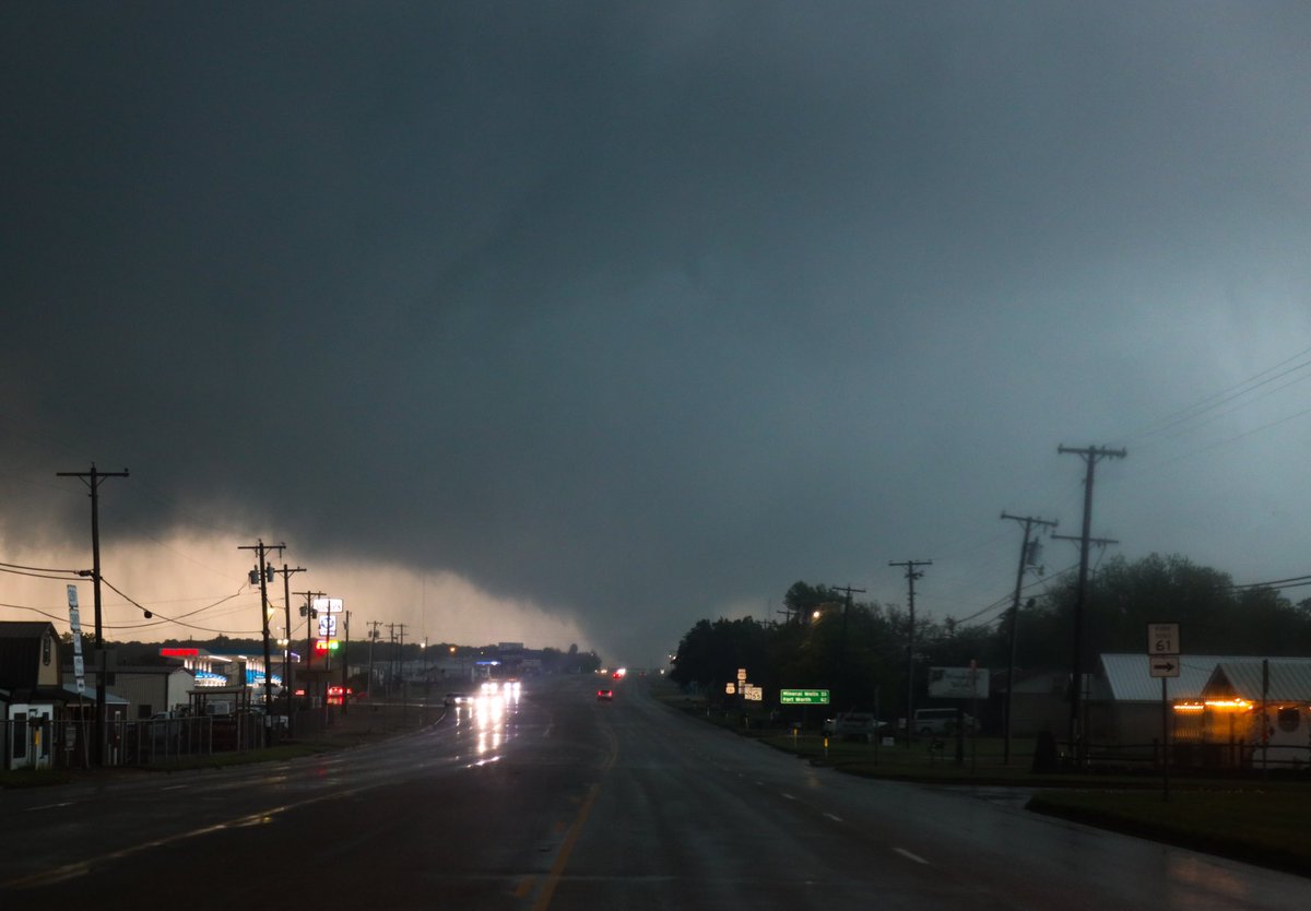 AndrewM1125's tweet photo. I’m late to the party but some pictures of a couple brief tornadoes I caught near Jacksboro yesterday 4/19 #txwx https://t.co/3Xk81yvZQF