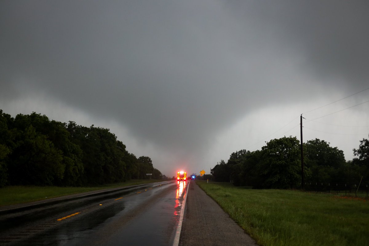 AndrewM1125's tweet photo. I’m late to the party but some pictures of a couple brief tornadoes I caught near Jacksboro yesterday 4/19 #txwx https://t.co/3Xk81yvZQF