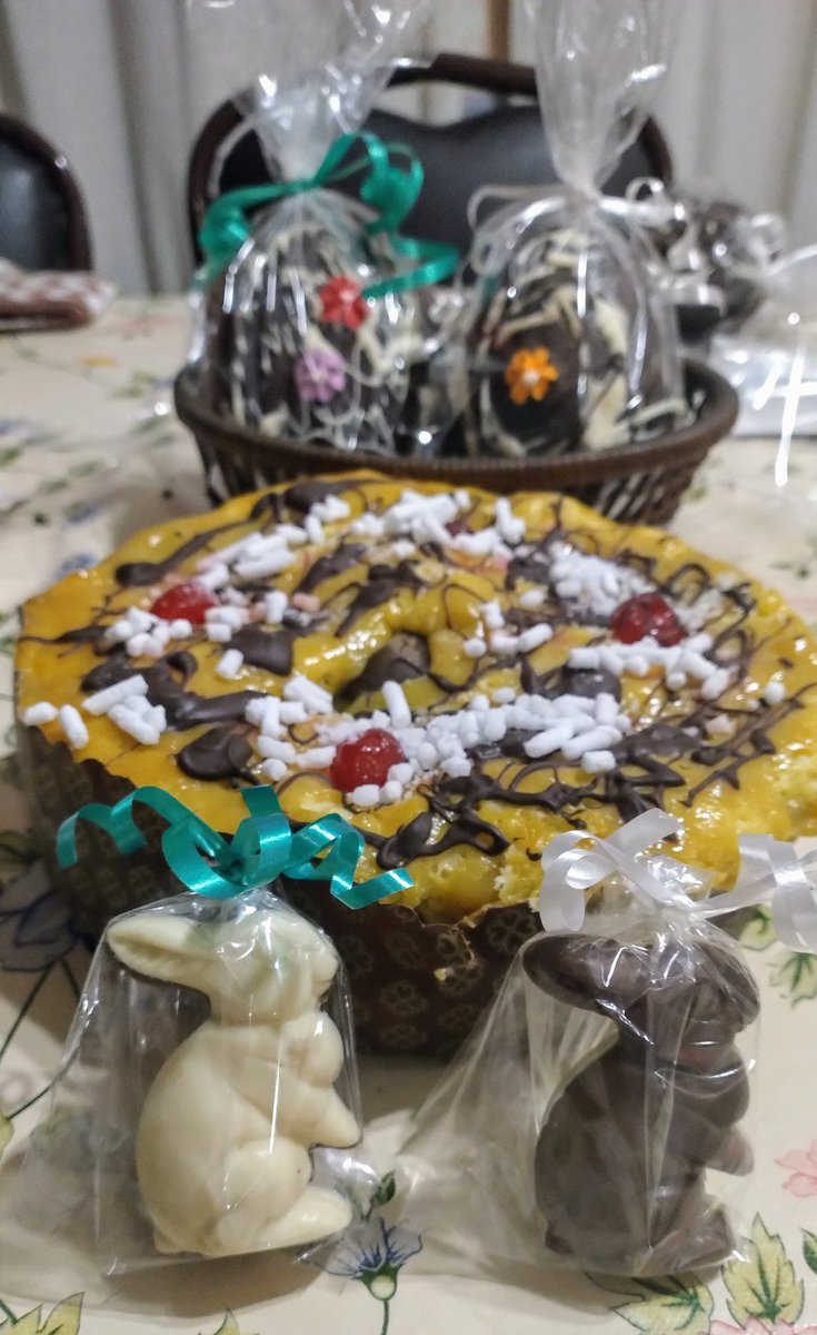 SuPetracca's tweet photo. #EsteFinde Para compartir en familia.😋 Felices Pascuas para todos! @todonoticias @paulagarcia3 @santiagodorego https://t.co/RkMcJ5pHco