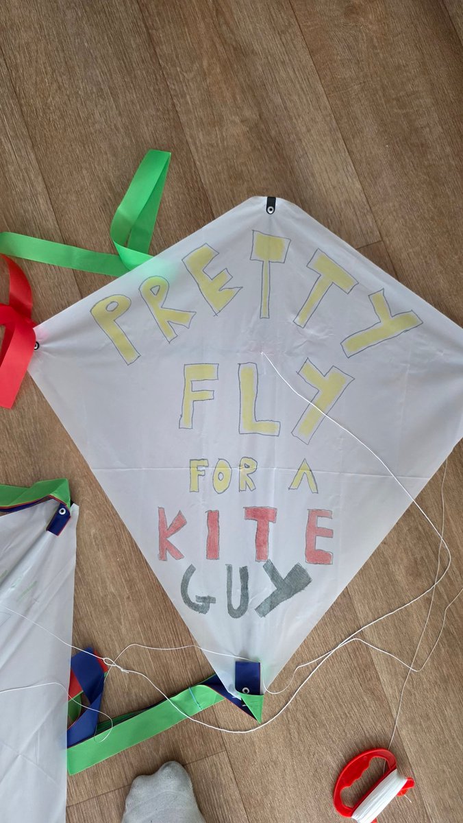 calvins48's tweet photo. @offspring my daughter and I made kites. I was inspired by yourselves! https://t.co/N5w4NphmlN