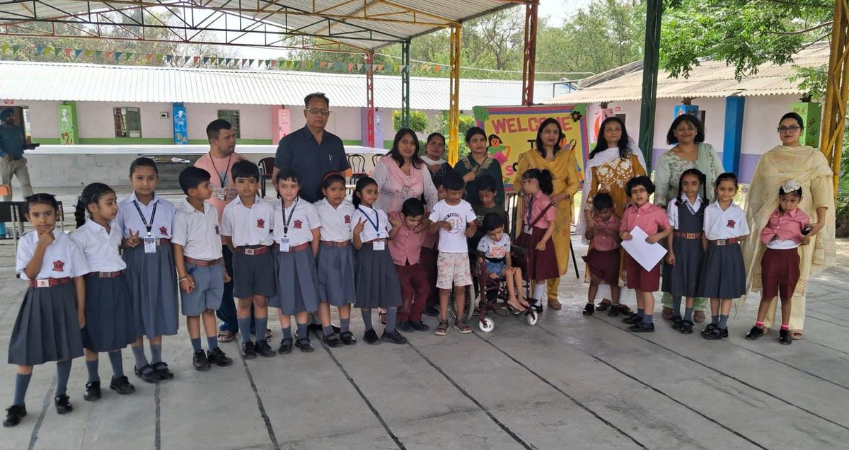 ChetakCorps_IA's tweet photo. 🕊 आशा, विश्वास, आस्था 🕊

Under the #ASHA_MILAP initiative, specially abled students from #ChetakAshaSchool visited the #ArmyPublicSchool extension in #BathindaMilitaryStation and participated joyfully in fun activities with fellow students.
The heart-warming initiative by the #HAILSTORMERS promotes inclusive education, empathy and equal opportunities for all.

#WeCare
#InclusiveEducation
#AshaSchool 
#Awwa
#Hailstormers 
#ChetakGunners
#ChetakCorps
#SaptaShaktiCommand
#IndianArmy
@OfficialAwwa
@adgpi
@SWComd_IA
@prodefencechan1