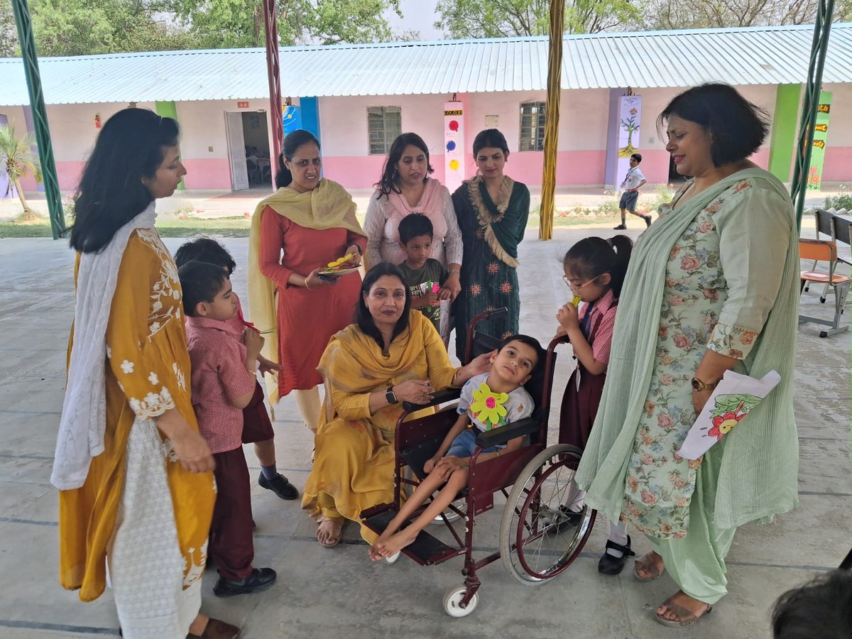 ChetakCorps_IA's tweet photo. 🕊 आशा, विश्वास, आस्था 🕊

Under the #ASHA_MILAP initiative, specially abled students from #ChetakAshaSchool visited the #ArmyPublicSchool extension in #BathindaMilitaryStation and participated joyfully in fun activities with fellow students.
The heart-warming initiative by the #HAILSTORMERS promotes inclusive education, empathy and equal opportunities for all.

#WeCare
#InclusiveEducation
#AshaSchool 
#Awwa
#Hailstormers 
#ChetakGunners
#ChetakCorps
#SaptaShaktiCommand
#IndianArmy
@OfficialAwwa
@adgpi
@SWComd_IA
@prodefencechan1
