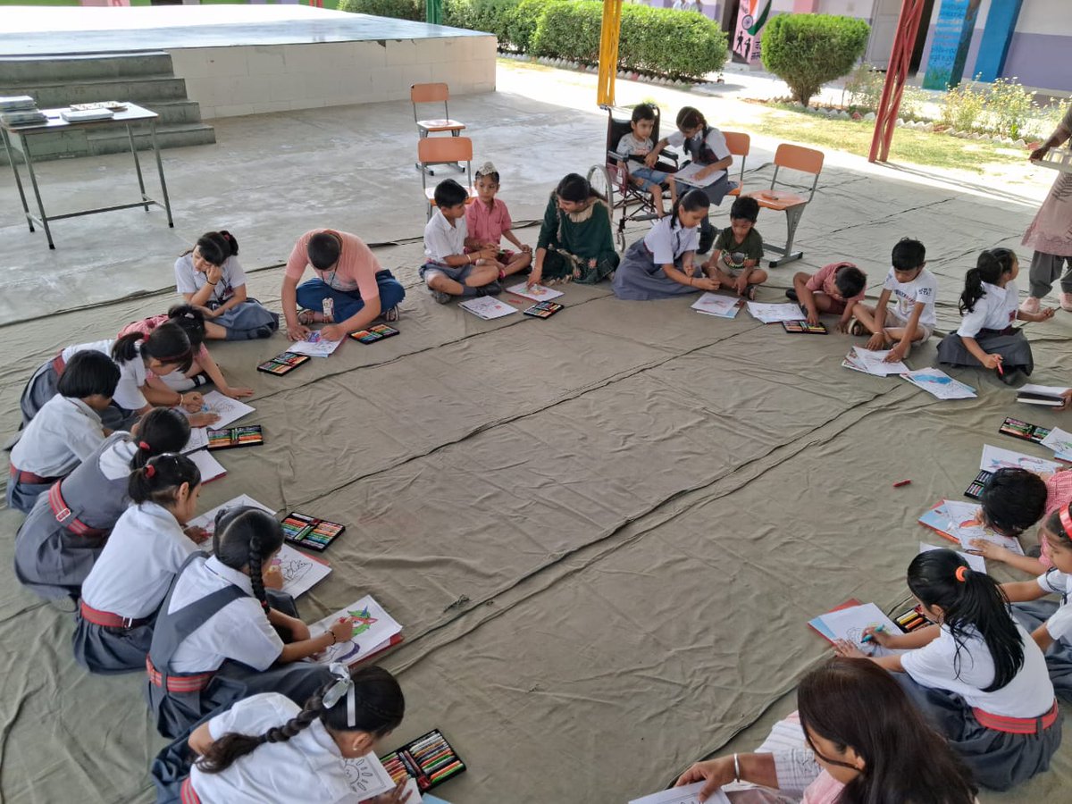 ChetakCorps_IA's tweet photo. 🕊 आशा, विश्वास, आस्था 🕊

Under the #ASHA_MILAP initiative, specially abled students from #ChetakAshaSchool visited the #ArmyPublicSchool extension in #BathindaMilitaryStation and participated joyfully in fun activities with fellow students.
The heart-warming initiative by the #HAILSTORMERS promotes inclusive education, empathy and equal opportunities for all.

#WeCare
#InclusiveEducation
#AshaSchool 
#Awwa
#Hailstormers 
#ChetakGunners
#ChetakCorps
#SaptaShaktiCommand
#IndianArmy
@OfficialAwwa
@adgpi
@SWComd_IA
@prodefencechan1