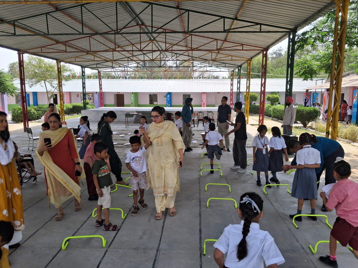 ChetakCorps_IA's tweet photo. 🕊 आशा, विश्वास, आस्था 🕊

Under the #ASHA_MILAP initiative, specially abled students from #ChetakAshaSchool visited the #ArmyPublicSchool extension in #BathindaMilitaryStation and participated joyfully in fun activities with fellow students.
The heart-warming initiative by the #HAILSTORMERS promotes inclusive education, empathy and equal opportunities for all.

#WeCare
#InclusiveEducation
#AshaSchool 
#Awwa
#Hailstormers 
#ChetakGunners
#ChetakCorps
#SaptaShaktiCommand
#IndianArmy
@OfficialAwwa
@adgpi
@SWComd_IA
@prodefencechan1
