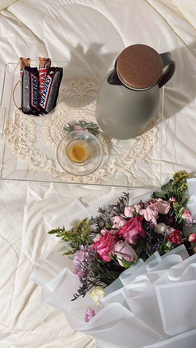 #بيت_شعر_يشبهك

حرّه .. ومرباها على كف صقّار
لو حامت طيور العرب ماوصلوها .

...🍫☕🪞📷❤️🪻🩵🕯️...

#وش_العطر_اللي_تحبه
#اكتب_تغريده_نستفيد_منها #الطايف_الان #نرجسية
 #اساس_التعليم_الروضات #راقت____لي #فضفضه
