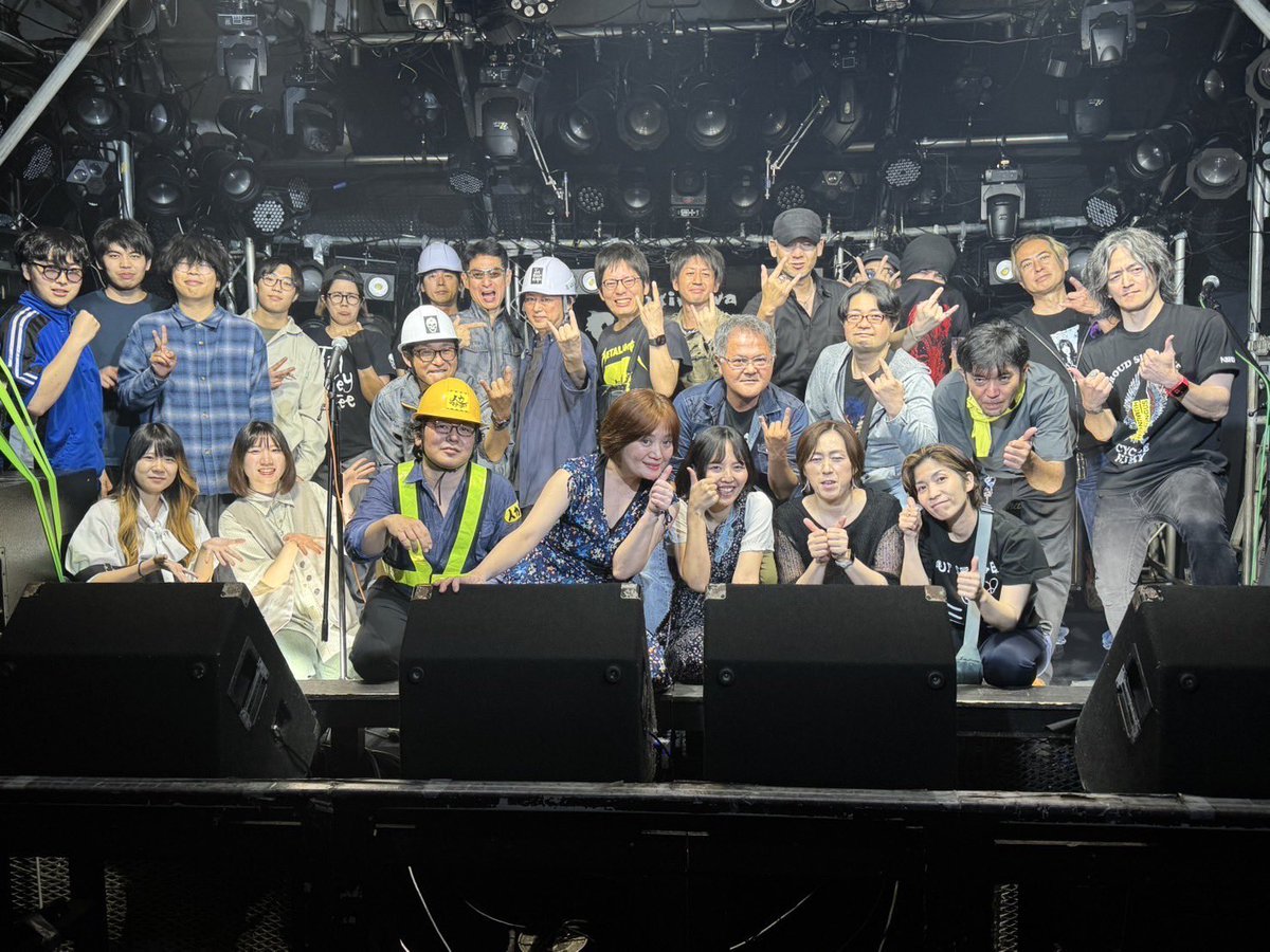 ROCK OF NAHA
沢山のご来場いただき
ありがとうございました✨️
最高に楽しいステージでした😎

次は5月3日 那覇市
SoundsGoodでコピfesに
出演します🎸

set list…
1 Monster
2 F･E･A･R
3 EASY COME EASY GO
4イルミネーション
5 恋心
6 DIVE
7 ultrasoul &amp; BAD Communication