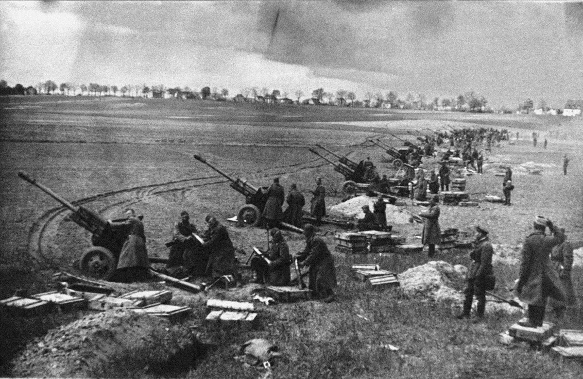 20 April 1945,  Soviet artillery of the 1st Belorussian Front began shelling Berlin and did not stop until the Fascists surrendered. 
It was Hitlers birthday.
