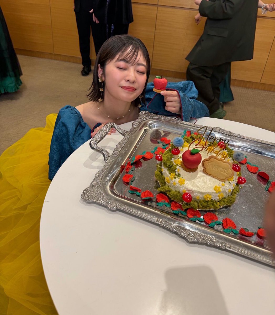 kiryusakura422's tweet photo. #フレンズオブディズニーコンサート 
夜の部のサプライズゲストとして出演させていただきました！！
ディズニーを心から愛する方々がたくさん集まっているのだと、客席のあたたかくキラキラとした光景を目の前にして、思わず涙がこぼれそうになりました。
ありがとうございました🍎 https://t.co/FFL398jXuB