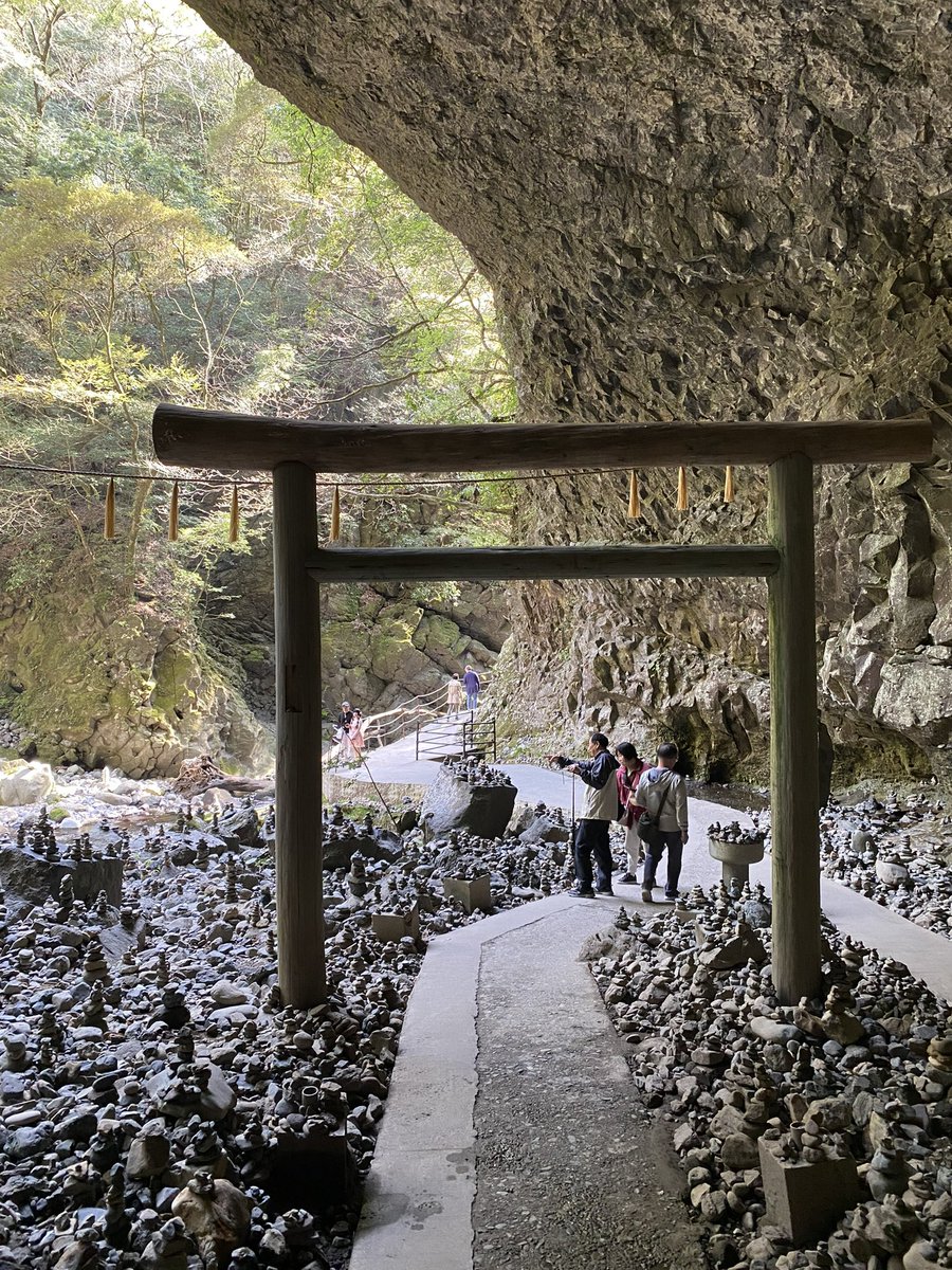 hdekiyb's tweet photo. 宮崎 part4
パワースポット多めに行ったから運気上昇してることを願う🤗
日向夏のソフトクリーム🍦😋

#宮崎
#高千穂
#日向夏
#パワースポット
#天岩戸神社
#鵜戸神宮 https://t.co/5JECc8lLML