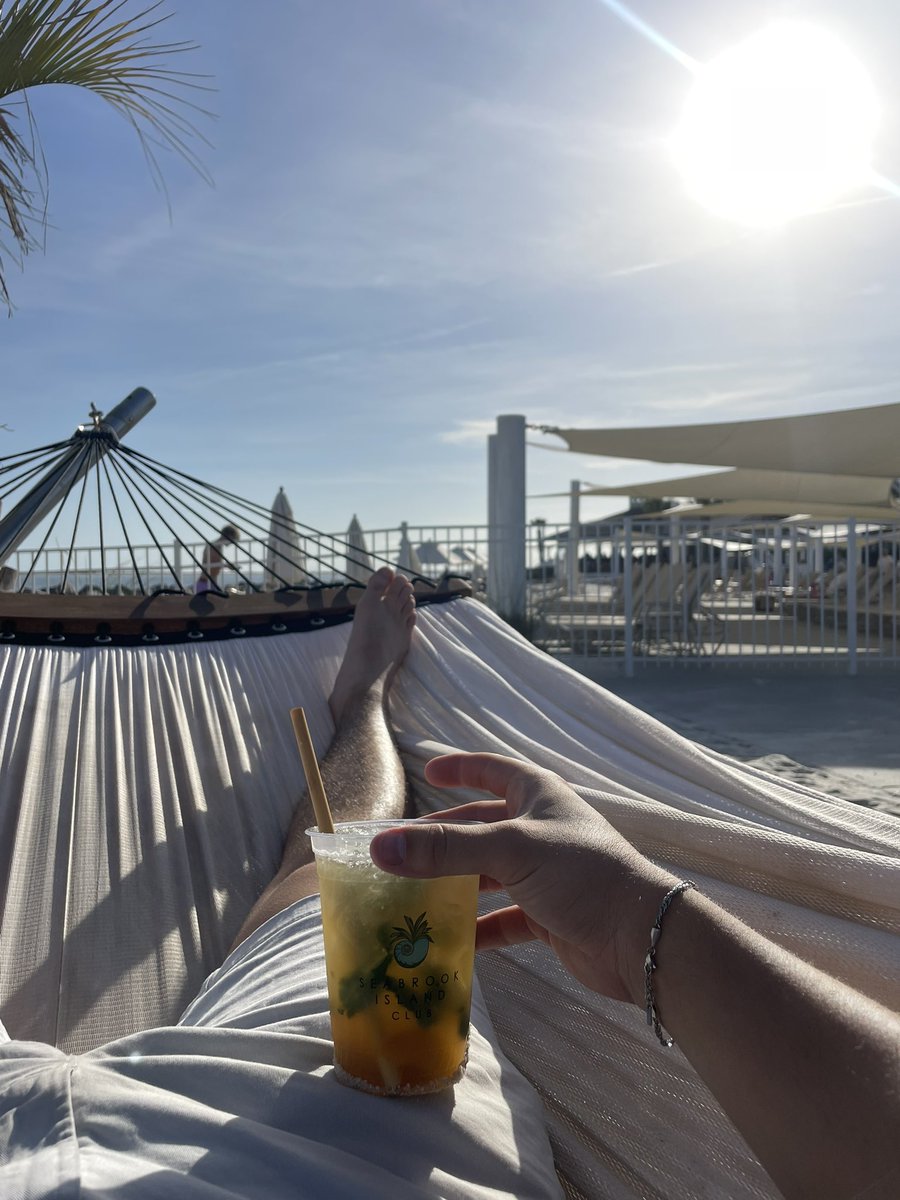 joe_brrrrrrrrrr's tweet photo. Yeah I’m seeing palm trees for Easter (at parents’). Y’all mind if a white boy throws on a colorful brooks brothers shirt today? #hammockguy @PFTCommenter https://t.co/RaLkF0oUH7