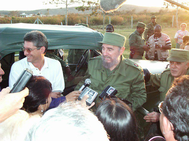 Centro Fidel Castro Ruz (@centrofidel) on Twitter photo #Fidel:"Creo que todo hombre es guerrero, eso debe venirnos algo por nuestros antepasados, que vivían peleando siempre". <a href="/DiazCanelB/">Miguel Díaz-Canel Bermúdez</a> ha demostrado ser de esa estirpe, de quienes se mantienen siempre en pie en la lucha. #Fidel:"Creo que todo hombre es guerrero, eso debe venirnos algo por nuestros antepasados, que vivían peleando siempre". <a href="/DiazCanelB/">Miguel Díaz-Canel Bermúdez</a> ha demostrado ser de esa estirpe, de quienes se mantienen siempre en pie en la lucha.