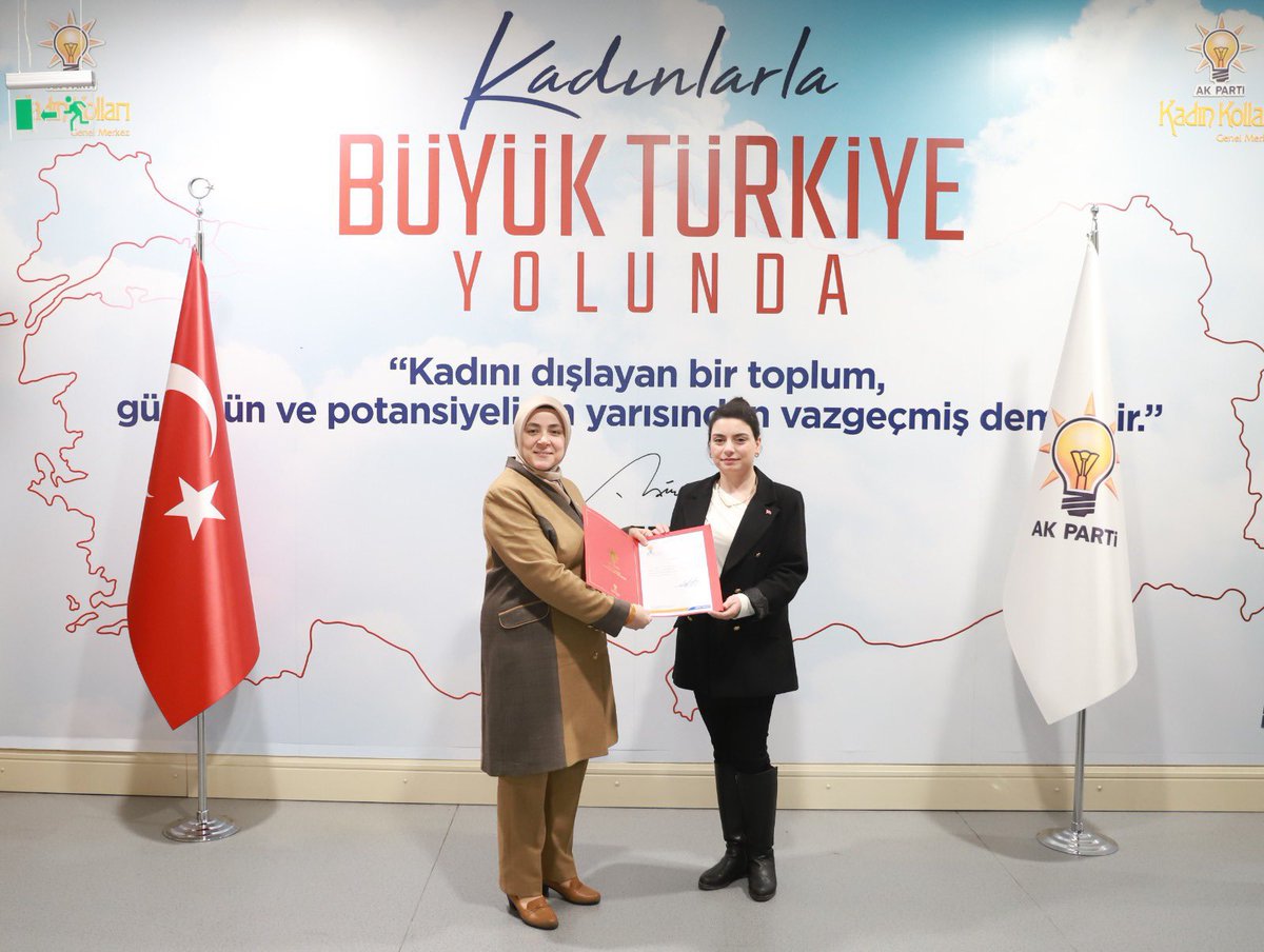Makbulee_Oruc's tweet photo. Genel Merkez Kadın Kolları Tarafından
Şahsıma Tevdi Edilen Kadın Kolları Karaköprü İlçe Başkanlığı Görevine Başlamış Bulunmaktayım.
Bizleri Göreve Layık Gören; Bu Kutlu Davada Hizmet Etme Fırsatı Veren Tüm Büyüklerimize Teşekkürü Bir Borç Bilir ve Sonsuz Şükranlarımı Sunarım.
Kutlu Davamızın Bir Neferi Olarak Karaköprü’deki Kadınlarımızın İhtiyaçlarını Daha İyi Anlamak, Çözüm Üretmek; İlçemizi Hak Ettiği Hizmetlerle Buluşturmak İçin Canla Başla Çalışacağız.
Bu Süreçte Birlik ve Beraberlik İçerisinde Hareket Ederek Karaköprümüzü Daha Güzel Bir Geleceğe Taşımak İse En Büyük Hedefimiz Olacaktır. 
Yeni Dönemin İlçemize ve Tüm İlçe Teşkilatımıza Hayırlara Vesile Olmasını Temenni Ediyorum.
Saygılarımla. 

#CanlaBaşlaİlkGünküHeyecanla 
#UmudunİcraatınGeleceğinAdıAkAparti
#AkDava
#AKKadınlar

@RTErdogan @abuyukgumus @bybekirbozdag @MahinurOzdemir @tugbaisikercan @tulaykaynarca @GercekTekin @ZehraAy0663 @muallavarol @hakanaksu058 @malicevheri @ibrahimeyyupogl @CYAZMAC @AEminOnenOfis @ProfDrDusak @HikmetBasak_63 @av_mfaruk @gulenderacanal @milhamigunbegi @eyupkadirinan @avyusufibis @Malikurt14 @VildanGnll @zeynep63ciftci @FIRATKORAN @Aysemir_63 @emrekaracizmeli @furkankucukk @avorhancelik @farukbayuknet  @FBozdag63 @Makbulee_Oruc @Akparti @AKKADINGM @AKGenclikGM @akpartiurfa @akkadinsanlurfa @Karakopruak @akkadnKarakopru @akgencliksurfa @akgenckarakopru