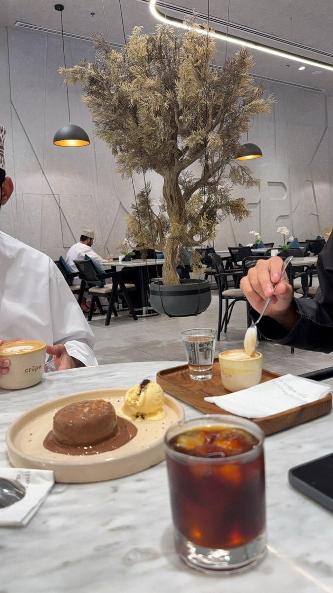 كِل ماتعوُمس خاطِرك إشرب قهَوة 
ترا محدٍ جاته دِنياه على ماتمَنى..🤎