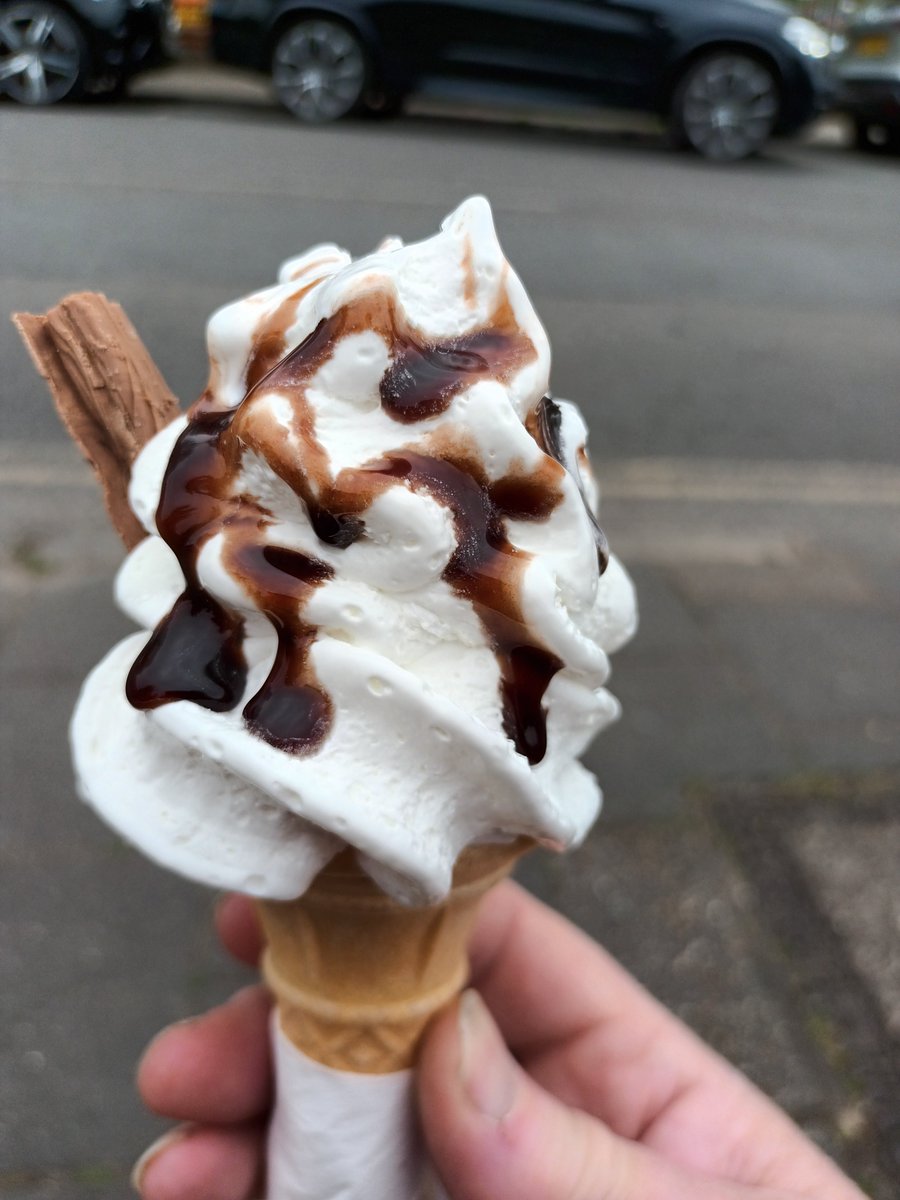 MelJD46's tweet photo. Had to be done #icecream #99 #Marlow https://t.co/DmcDJSLTJh