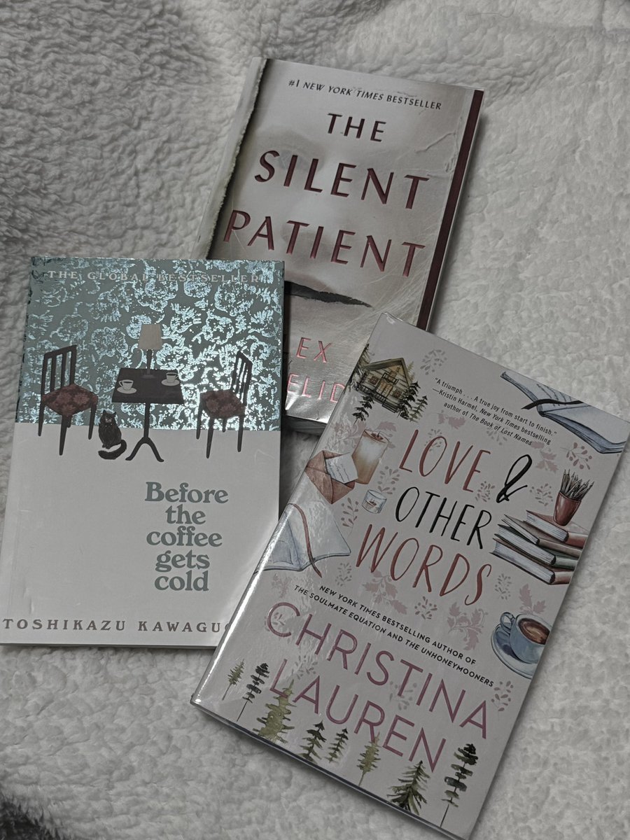 today’s outfit and mini book haul ❤︎