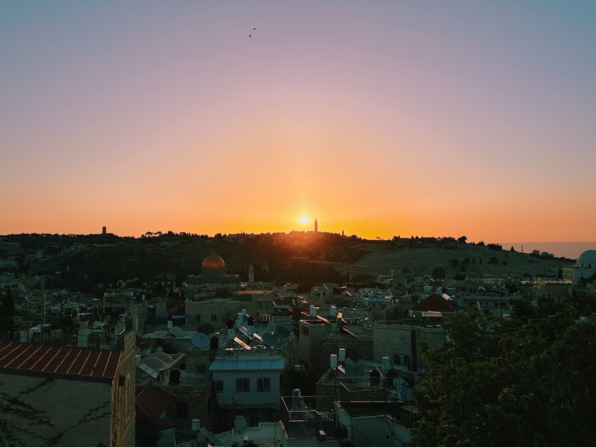IBRStudents's tweet image. Happy Easter IBR Students! He is Risen! We hope you all have a wonderful day with your families and/or communities.