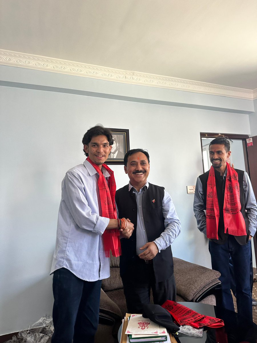 कुरा के भयो होला र हामी अट्टाहास हास्यौ ?
आदरणीय माहामन्त्री <a href="/bishwaprakash77/">Bishwa Prakash शर्मा</a> दाई !

जय नेपाल