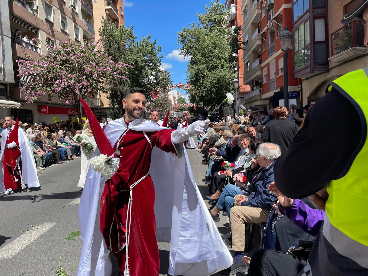 MncGCS's tweet photo. ✝️ Domingo de Resurrección. Hoy, la Calle Reina acoge el desfile de la Resurrección de Jesús, único en España y que cierra esta Semana Santa en el año en que cumple su centenario la @jmssmv .

Fiestas y Tradiciones. https://t.co/JwihfDdmuo