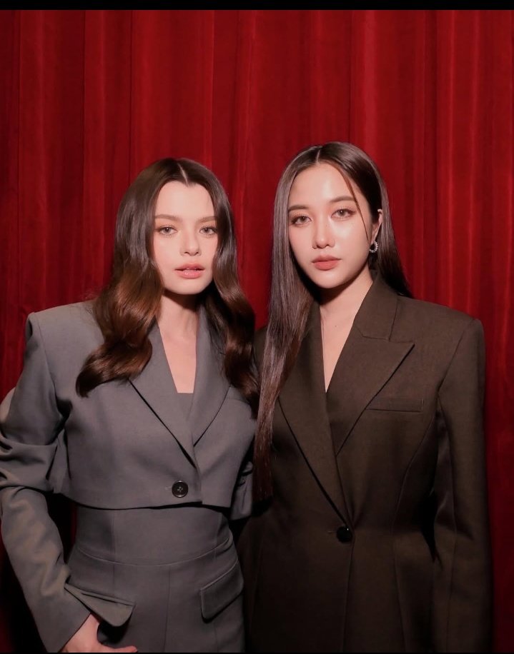 moon_denni's tweet image. Khun Sam y Mon después de 3 años de casadas 🫠🫠🫠

GAP THE SERIES REUNION 
#ทฤษฎีสีชมพูRerunFinal