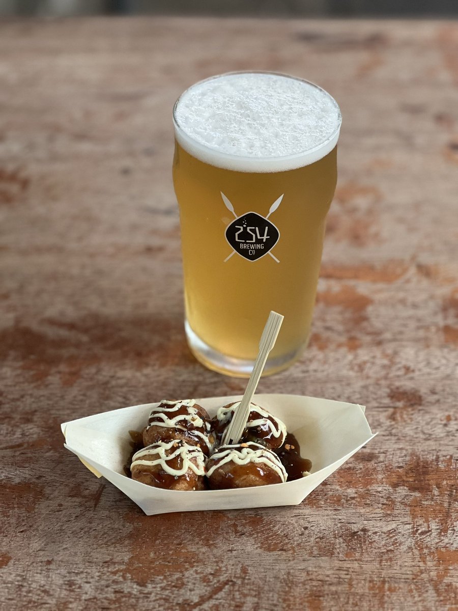 たこ焼きの中にうずら卵を入れる？笑イースターホリデーイベントをしました。チェカフェ雨やったけど盛り上がりました！ご来店ありがとうございました😊