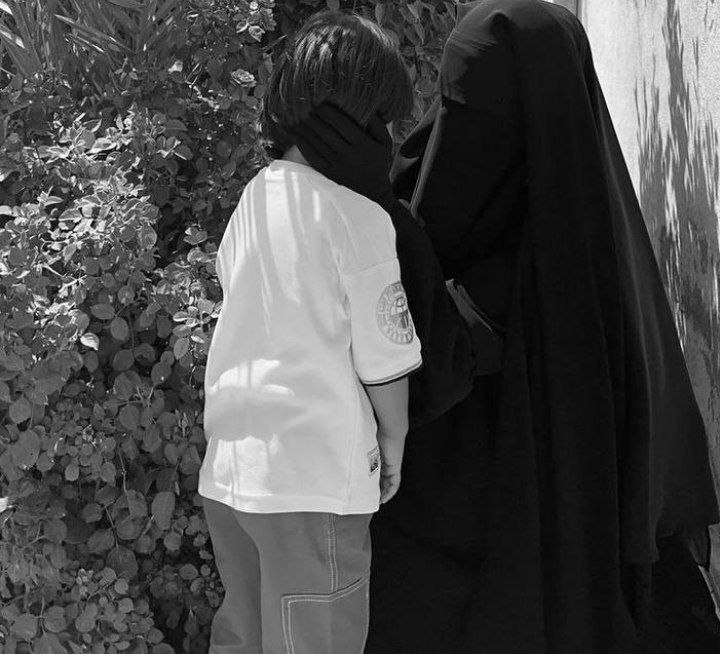 سَيكُونُ مُسْلمًا
و للسُنة دَاعِيًا 
سَيحْمِلُ إِسمًا لأحَد الصَحابَة 
سَيكُون إِسمهُ أُسَيْد ..