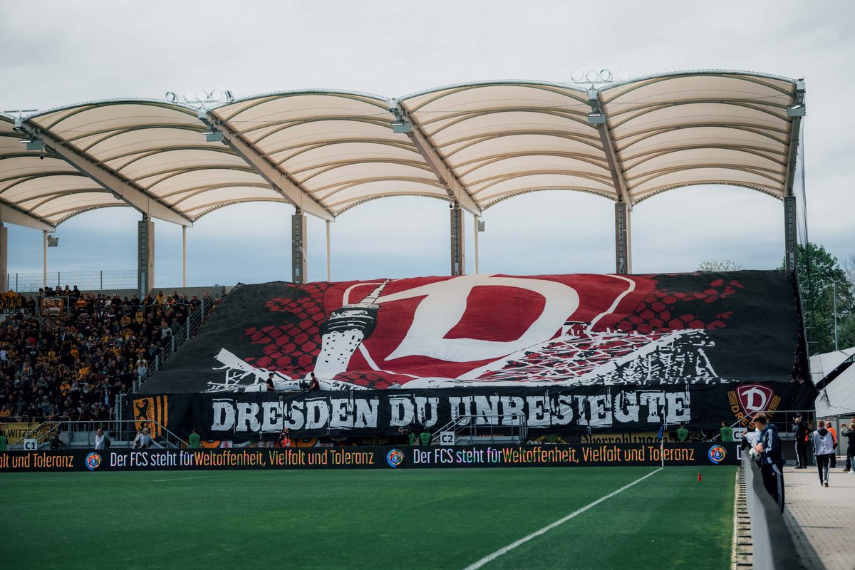 DynamoDresden's tweet photo. Danke für eure Unterstützung im Ludwigsparkstadion! 🙌
Kommt gut nach Hause, genießt Ostern und füllt bitte noch den Auswärtsfragebogen aus. 📋 👉 https://t.co/ESr3yYqY8C #FCSSGD #sgd1953 https://t.co/9ryC4lEdLE