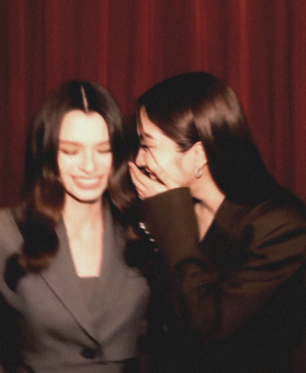 juliettesfang's tweet photo. this picture of freenbecky is giving pinterest sapphic couple aesthetic https://t.co/Jpj9wX7G7t