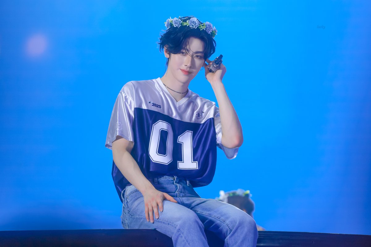250420 리키 HQ  
#ZEROBASEONE #ZB1 #제로베이스원 #리키 #RICKY #沈泉锐 #リッキー