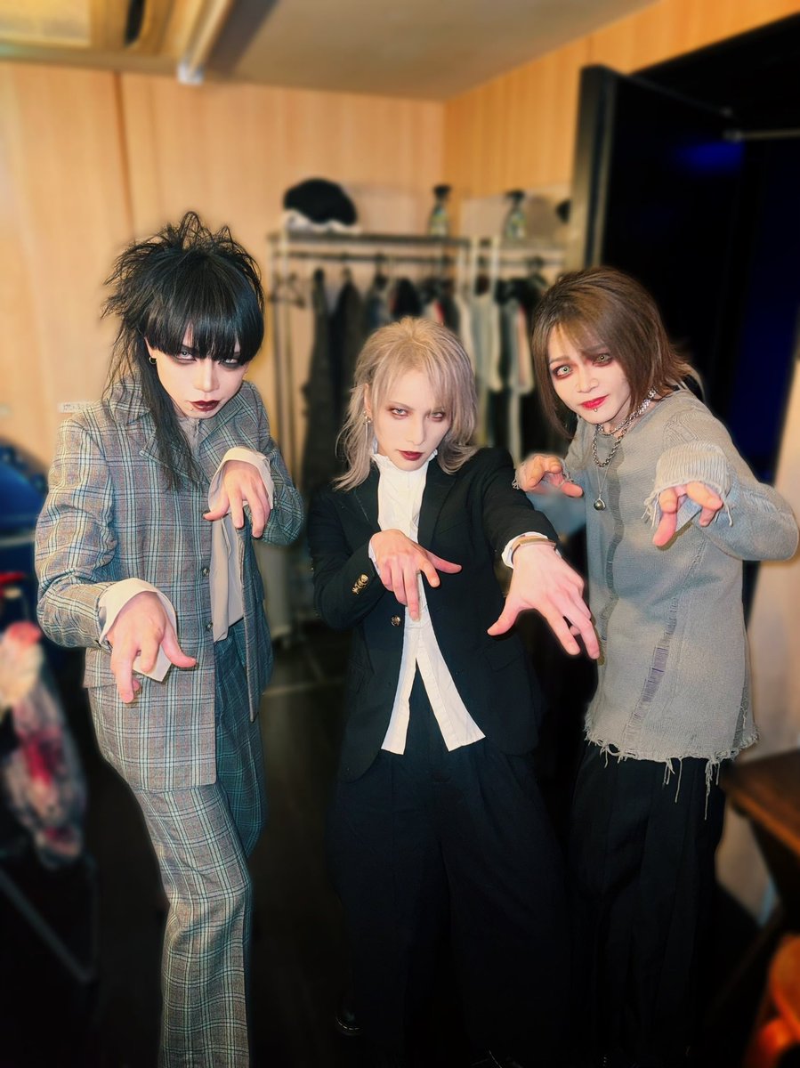 chitose_chitoru's tweet photo. チトフェシュ2025お疲れ様でした！
ヘルは本番前バタバタで集合撮れませんでした📷
改めて沢山の方々にお祝いしてもらえて感謝しかありません。
毎年4/20に集まってくれてありがとう。
それぞれのバンドのライブに来てくれたら嬉しいです！
みんな健康であれ！ https://t.co/i4q8h54Cdv