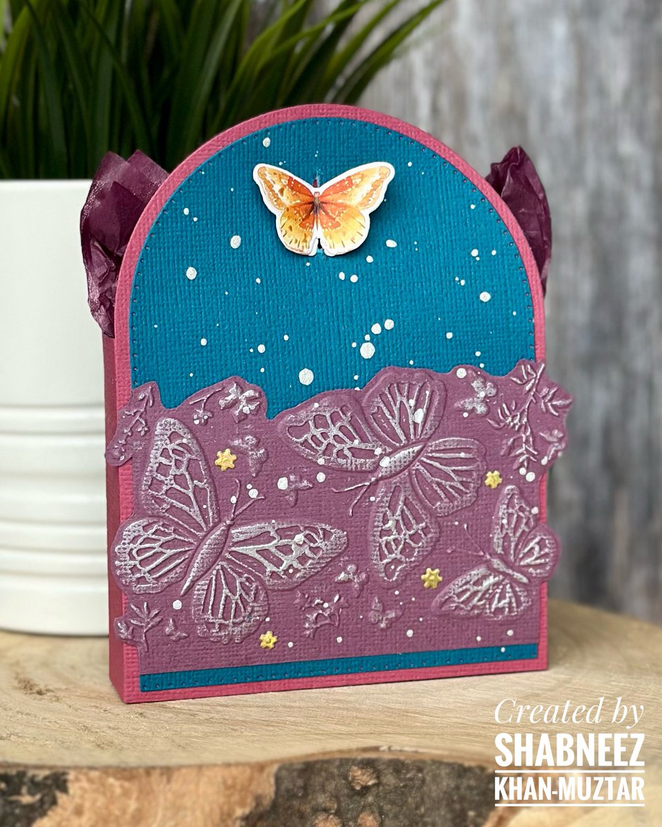 Happy Sunday!
It’s the 20th of the month and time for the release of the brand new Craft Kit 91 - Butterfly Frames by <a href="/tonicstudios/">Tonic Studios</a>. I made a couple of fancy folds card and a gift box.
My affiliate links with thanks:
UK: tonic-studios.co.uk/g4fm3d
USA: tonic-studios.com/ngac5s