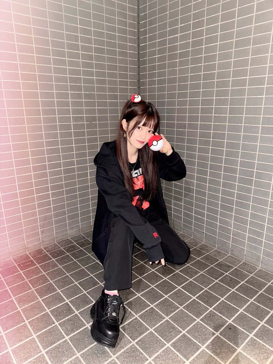 オンラインお話会
今シングル全日程ありがとうございました☺︎

会いにきてくれた全ての皆さんに
本当に感謝の気持ちでいっぱいです🫶🏻

そんな本日は
ロケット団コーデでした！🖤❤️
(キャップ ゲットできなかった🥹)

#おりんとポケモン