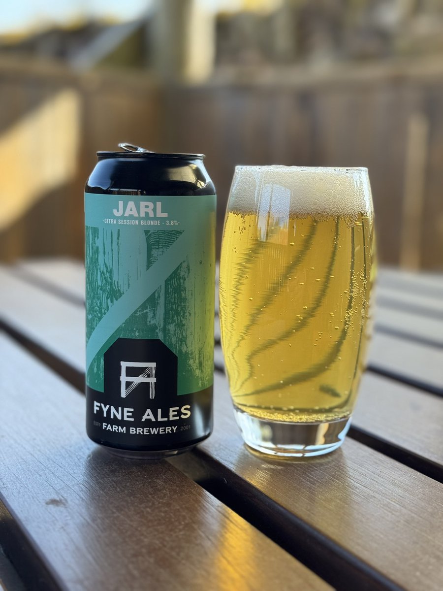 #Jarl by <a href="/FyneAles/">Fyne Ales</a> - A lovely refreshing tipple for a lazy sunny Easter Sunday. Fruity and light, with a slight hoppy aftertaste. What’s not to like? Highly recommended.
