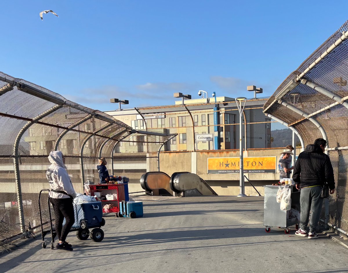 MayorBarbaraLee's tweet photo. Don't believe the lies that businesses are leaving Oakland. Mobile barbecue restaurants and bars are thriving. https://t.co/Jhehoqceyx