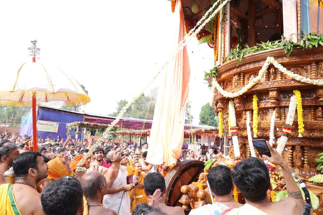 ShankaraPeetha's tweet photo. ಶ್ರೀಸವಾರಿ:
ಸಾಗರದ ಇಕ್ಕೇರಿ ಸೀಮೆ ಮಂಕಳಲೆಯ ಶ್ರೀಶಂಭುಲಿಂಗೇಶ್ವರ ಮತ್ತು ಶ್ರೀ ಮಹಾಕಾಳೀ ದೇವಾಲಯ

ವಿಶೇಷ: ದೇವರ ನೂತನ ರಥದ ಲೋಕಾರ್ಪಣೆ ಹಾಗೂ ಸುದೀರ್ಘ 52 ವರ್ಷಗಳ ನಂತರ ದೇವರ ಶ್ರೀಮತ್ ಮಹಾಸ್ಯಂದನ ರಥೋತ್ಸವ

12-04-2025 https://t.co/xgPsn7oc1n