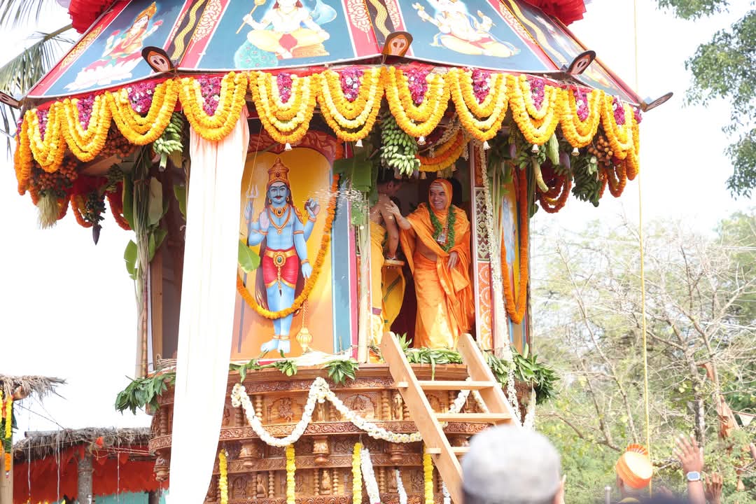 ShankaraPeetha's tweet photo. ಶ್ರೀಸವಾರಿ:
ಸಾಗರದ ಇಕ್ಕೇರಿ ಸೀಮೆ ಮಂಕಳಲೆಯ ಶ್ರೀಶಂಭುಲಿಂಗೇಶ್ವರ ಮತ್ತು ಶ್ರೀ ಮಹಾಕಾಳೀ ದೇವಾಲಯ

ವಿಶೇಷ: ದೇವರ ನೂತನ ರಥದ ಲೋಕಾರ್ಪಣೆ ಹಾಗೂ ಸುದೀರ್ಘ 52 ವರ್ಷಗಳ ನಂತರ ದೇವರ ಶ್ರೀಮತ್ ಮಹಾಸ್ಯಂದನ ರಥೋತ್ಸವ

12-04-2025 https://t.co/xgPsn7oc1n
