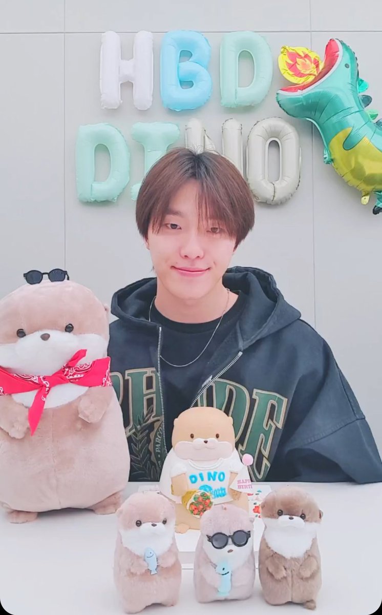 dinitonin's tweet photo. dino being compared to an otter - a thread
six otters here https://t.co/PHE4Xcq1sd