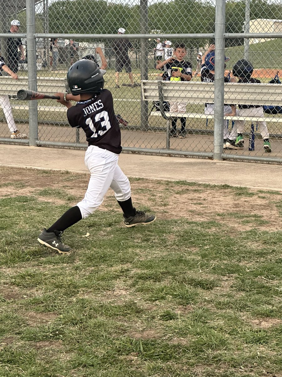 KimDJones10's tweet photo. “Home run” Jones⚾️🤍💙💪 https://t.co/RLRSdFTP5p