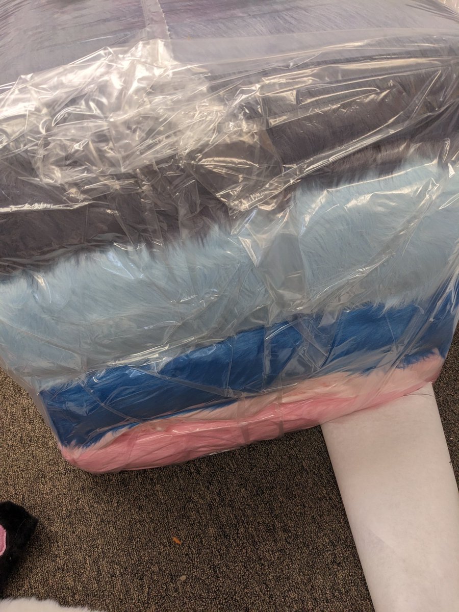 DizzyPenguinFur's tweet photo. Big floofy box full of fur https://t.co/ucdr1acDt2