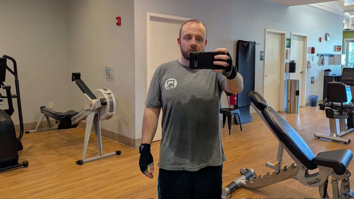 mattywrites's tweet image. Easter workout: Leg day and 2.5 miles on the treadmill.