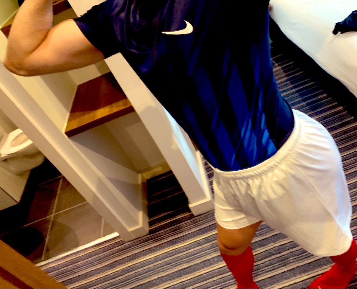 Footyloverldn's tweet photo. Red socks with jock or white socks with white calvins
#gayfooty #gaybirmingham #gaybrum #gaydaddy #submissivegay ##gaysnapchat #fabguys #cam4 #onlyfans https://t.co/bnsXArQdFn