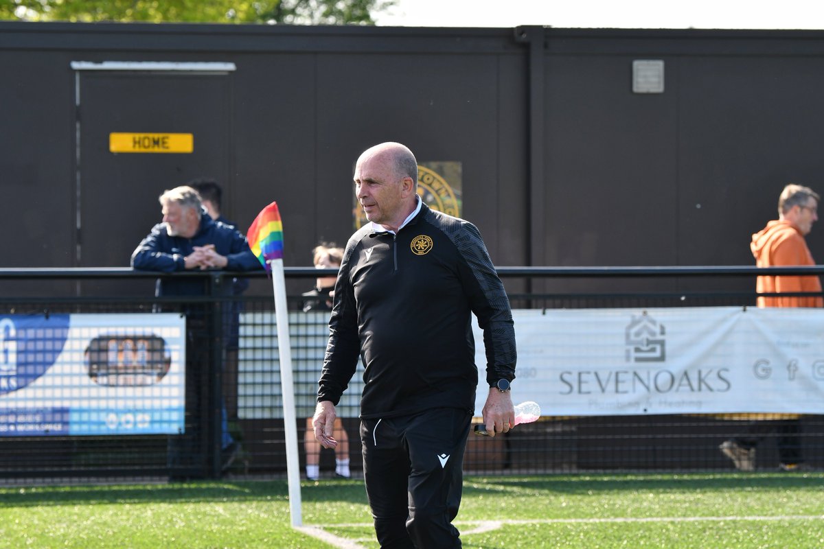 The Man, the Myth, the Legend. Julian Leigh 🫡

📸 Matt White 

🔵⚫️ | #Sevenoaks #STFC #IsthmianLeague #NonLeague