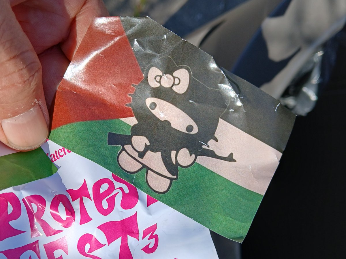 I spotted a new "Terror Kitty" sticker in Amsterdam today! Cute or not? 🤣