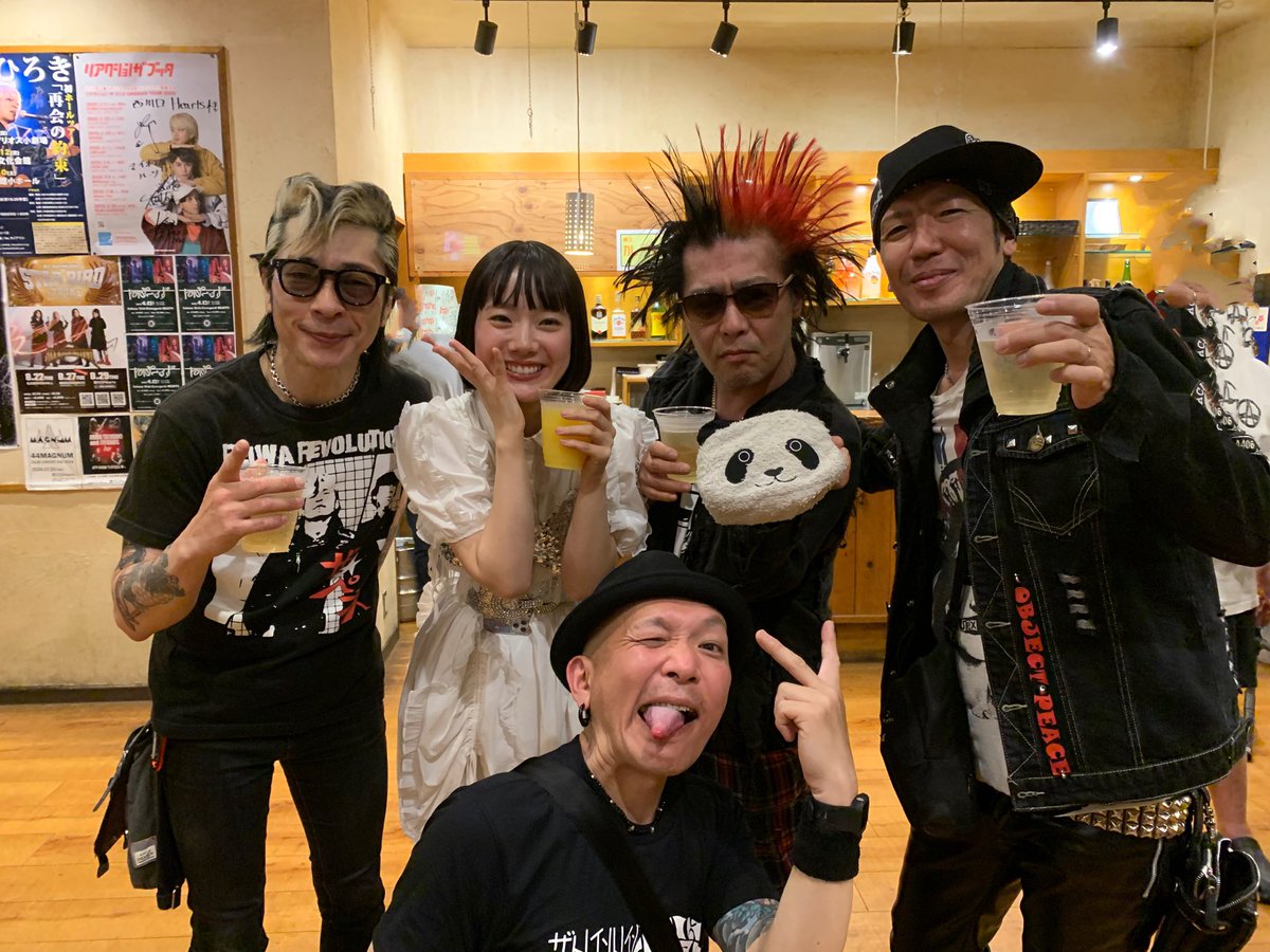 WOLFGANG presents
奴らが街にやって来る vol.4ありがとうございました！

TEH TRAINTRAINS初埼玉!
瞬間的に燃えあがっちゃってあっという間のパンクロックショウでした!
ぱんくすの先輩方は皆さんあたたかくてピース空間でした！！

ザ★ペラーズ、キャノンボール、
WOLF GANGの皆様と🙇‍♂️