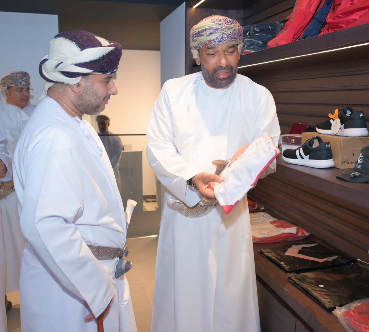 OmanOlympics's tweet photo. 📸| من الشعل الأولمبية إلى الميداليات والأزياء الرياضية.. 🎖️🎽🏆
يضم #المتحف_الأولمبي_العُماني مقتنيات تروي محطات مضيئة في مسيرة الرياضة العُمانية، وتعرض تطور المشاركات العُمانية في مختلف الألعاب على مرّ السنوات. https://t.co/LPaAf6bp7a