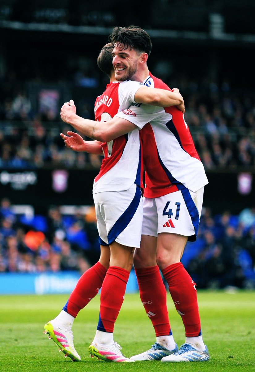 DR41fanpage's tweet photo. Happy Easter, gunners! @LTrossard🌟 https://t.co/e2mjyXZTDR