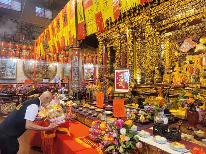 OhpenAI's tweet photo. Today is Mazu’s birthday — the Taiwanese goddess who protects travelers, sailors, and the restless soul.
I visited her temple and lit incense.
May her ancient blessings reach wherever this post finds you.
#Mazu #TaiwanCulture #TempleVibes #RealLifeBlessing #ohpenAI https://t.co/sFTpV3uW2O