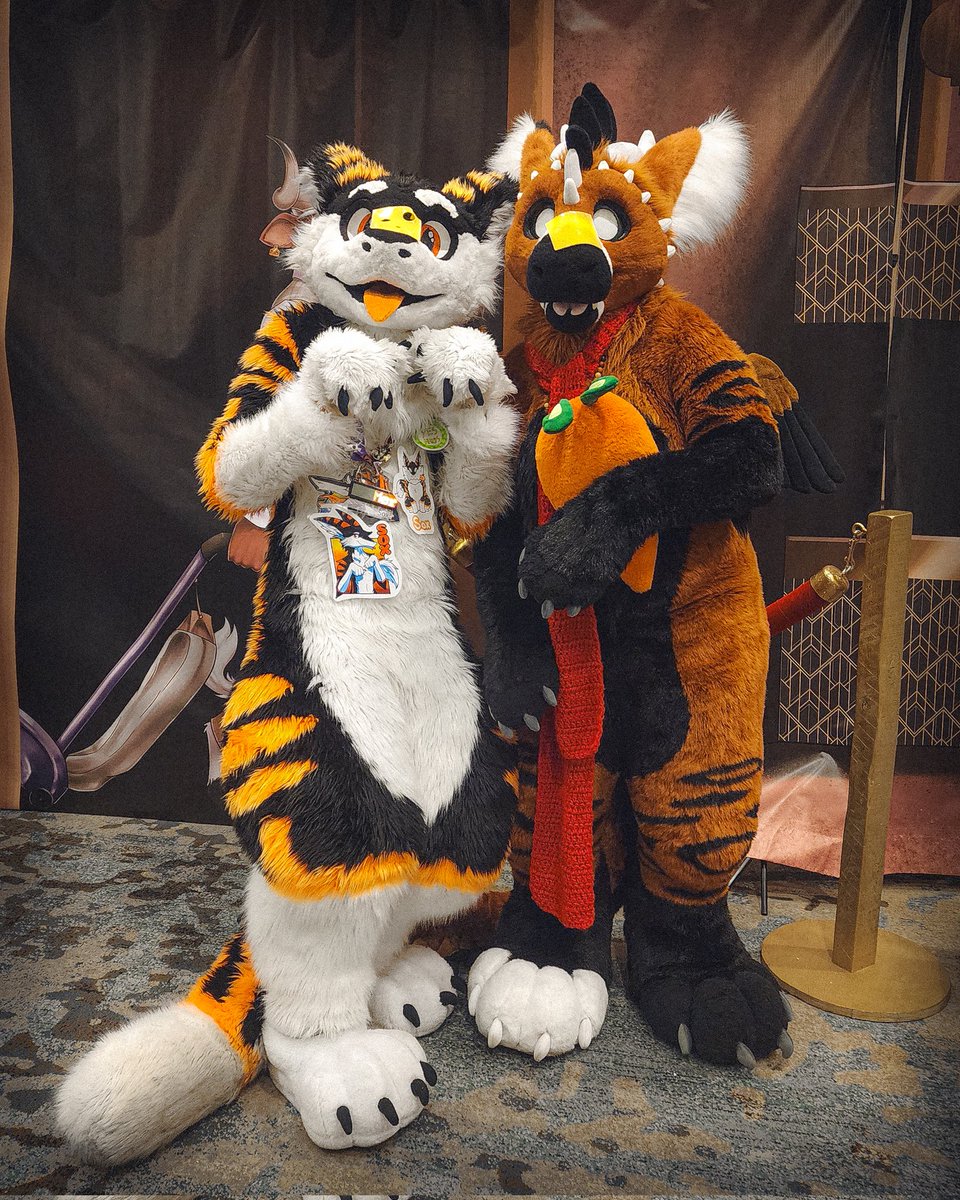 🧀☎️ :&gt;
#furry #fursuit