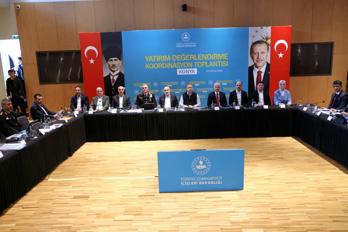 Hutashyk's tweet photo. Belediye Başkanımız @drsadiksefer  bey İçişleri Bakanımız Sayın Ali Yerlikaya ’nın katılımlarıyla Konya'da gerçeklestirilen “Yatırım Değerlendirme Koordinasyon Toplantısı” na katıldı.

Toplantımızın İlçemiz ve Konya’mız için hayırlı olmasını diliyoruz.
#Konya #Hüyük https://t.co/sGo30D8C2R