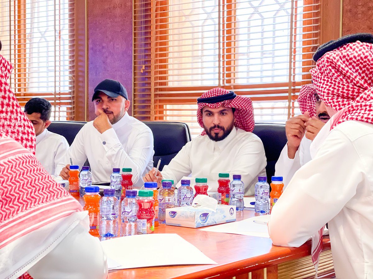 #اجتماع | 📝
في إطار التعاون المشترك الذي يهدف إلى خدمة المصلحة الوطنية، اجتمع رئيس بلدية مدينة تربة حائل مع مدير مكتب فرع وزارة الزراعة بمحافظة بقعاء وممثلي هيئة تطوير محمية الإمام تركي بن عبدالله الملكية وممثل جمعيه تربه للثروة الحيوانية . 
تم خلال الاجتماع مناقشة عدة قضايا