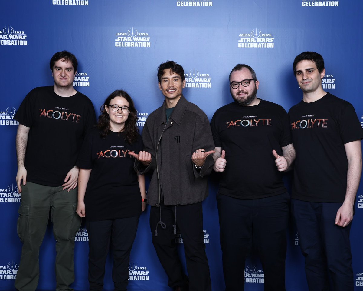 MargheNobi94's tweet photo. The power of one ❤️‍🔥
The power of two ❤️‍🔥❤️‍🔥
The power of Manny Jacinto 🔥

Loved The Acolyte, loved the Stranger! 

Here with @SWLibriComics team at #SWCJ2025 showing him how much we loved the show ❤️‍🔥 https://t.co/CYCeEjHnow
